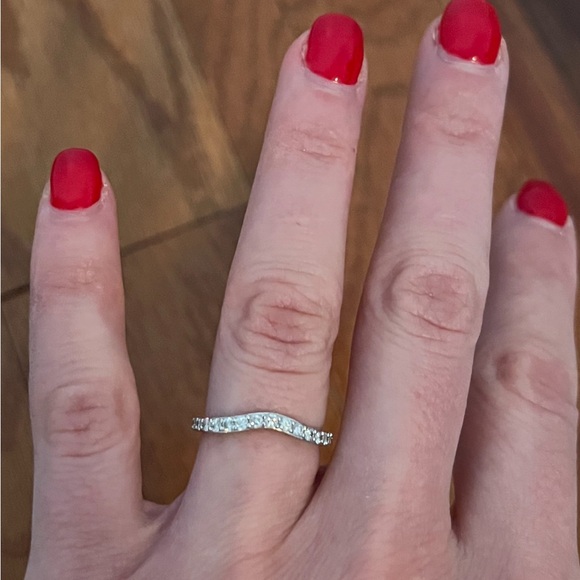 Jared Curved Diamond Wedding ring! - Picture 8 of 10